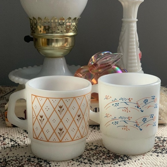 Vintage Stackable Milk Glass Mugs (2) - Picture 2 of 2